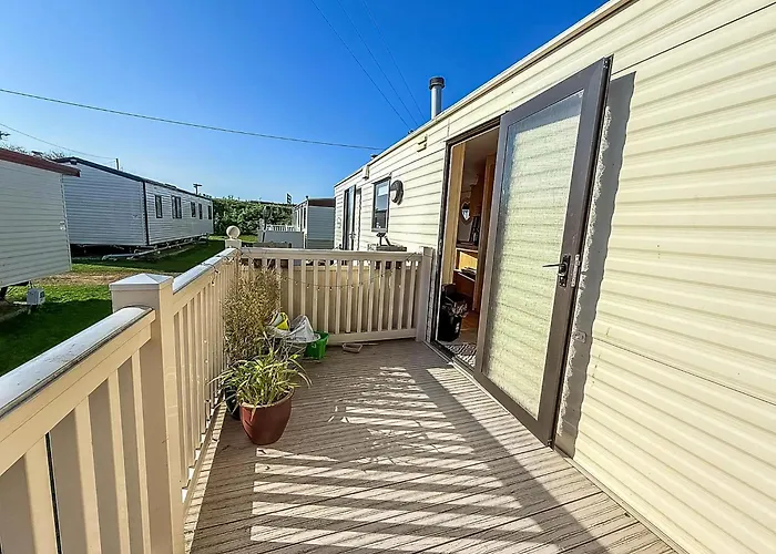 Wonderful 6 Berth Caravan In Norfolk At Heacham Beach, Ref 21012E