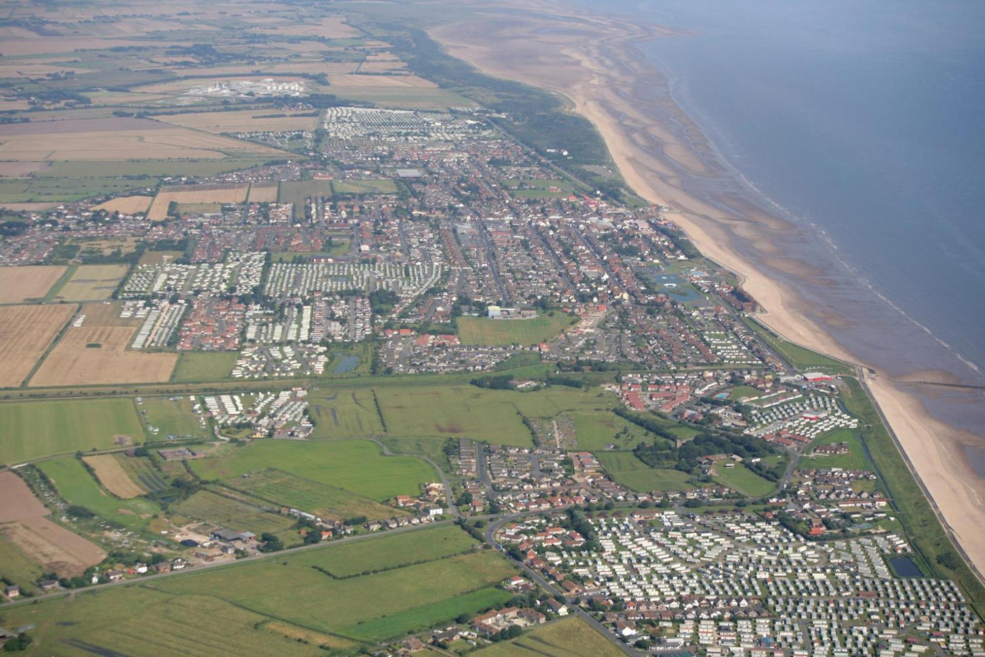 Wonderful 6 Berth Caravan In Norfolk At Beach, Ref 21012e Heacham