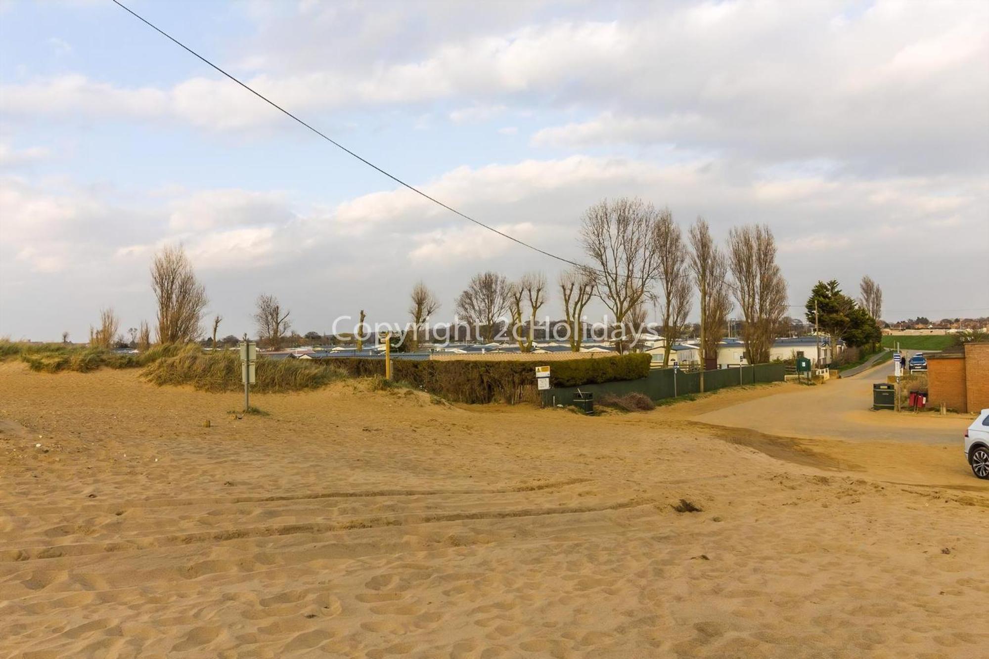 Wonderful 6 Berth Caravan In Norfolk At Beach, Ref 21012e