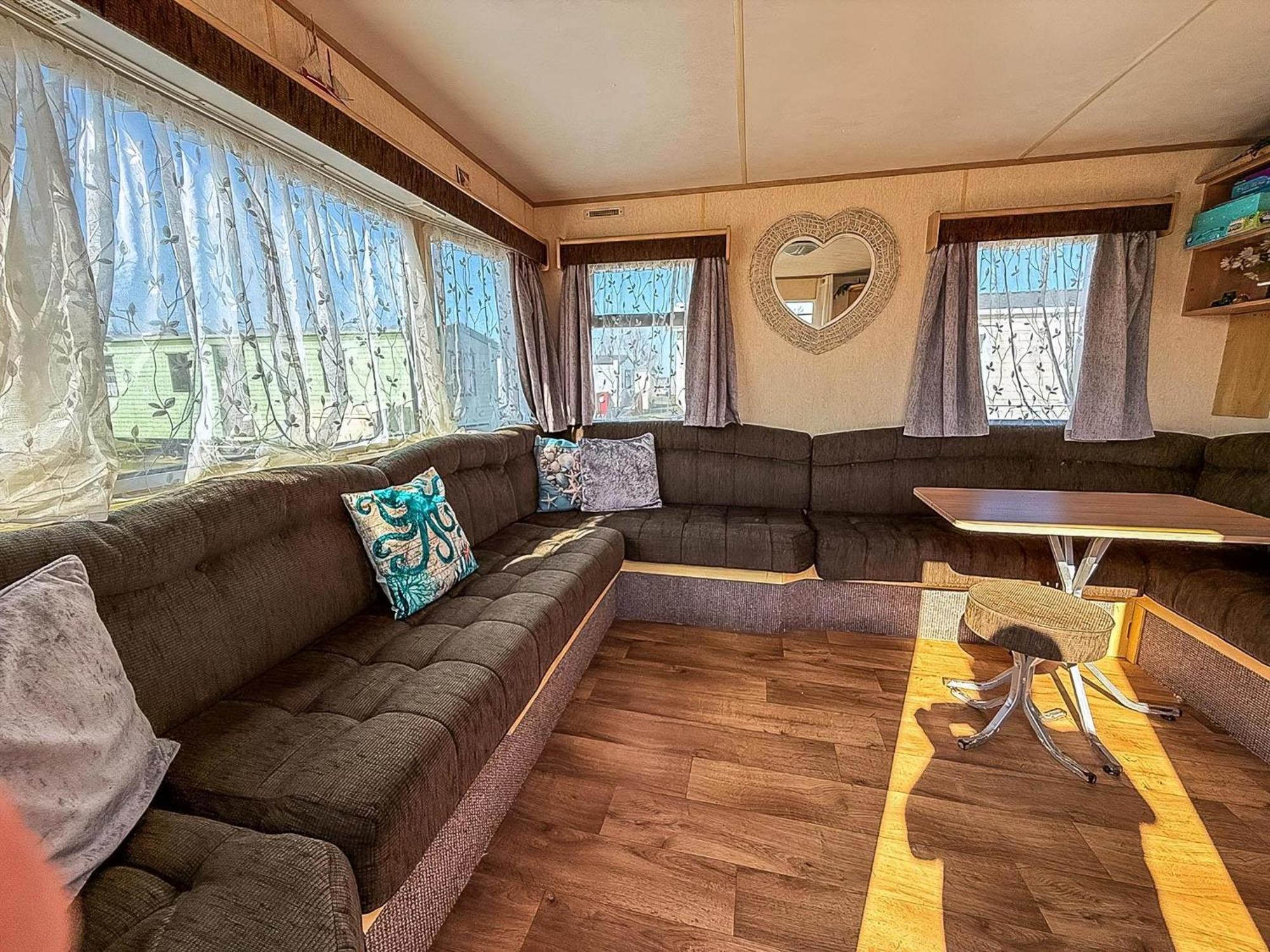 Wonderful 6 Berth Caravan In Norfolk At Beach, Ref 21012e *