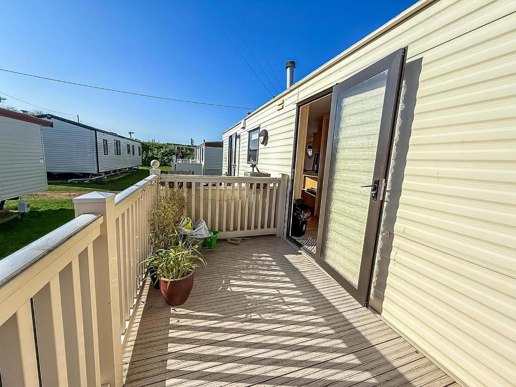 Wonderful 6 Berth Caravan In Norfolk At Beach, Ref 21012e